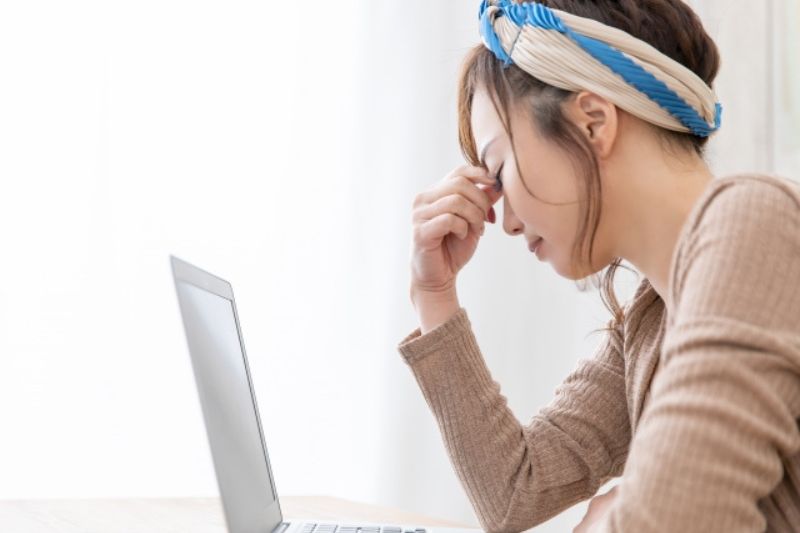 副作用に苦しむ女性